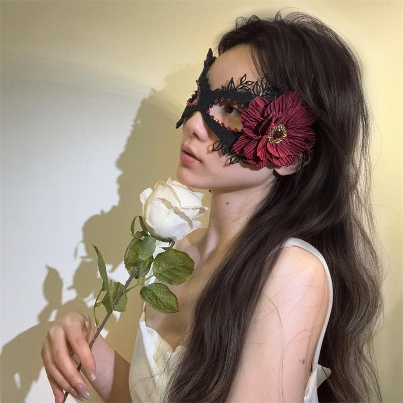 Schwarze florale Spitzen-Halbmaske - Gotisches Maskeraden-Accessoire für Halloween