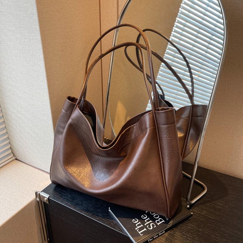 Retro large-capacity bag, new fashion women's bag, casual shoulder bag, college student tote bag.