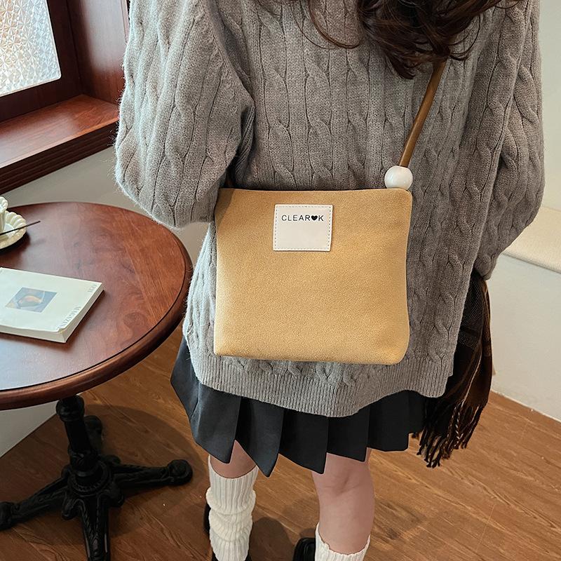 2025 new niche design pearl fashionable shoulder handbag women's messenger bag small square bucket bag