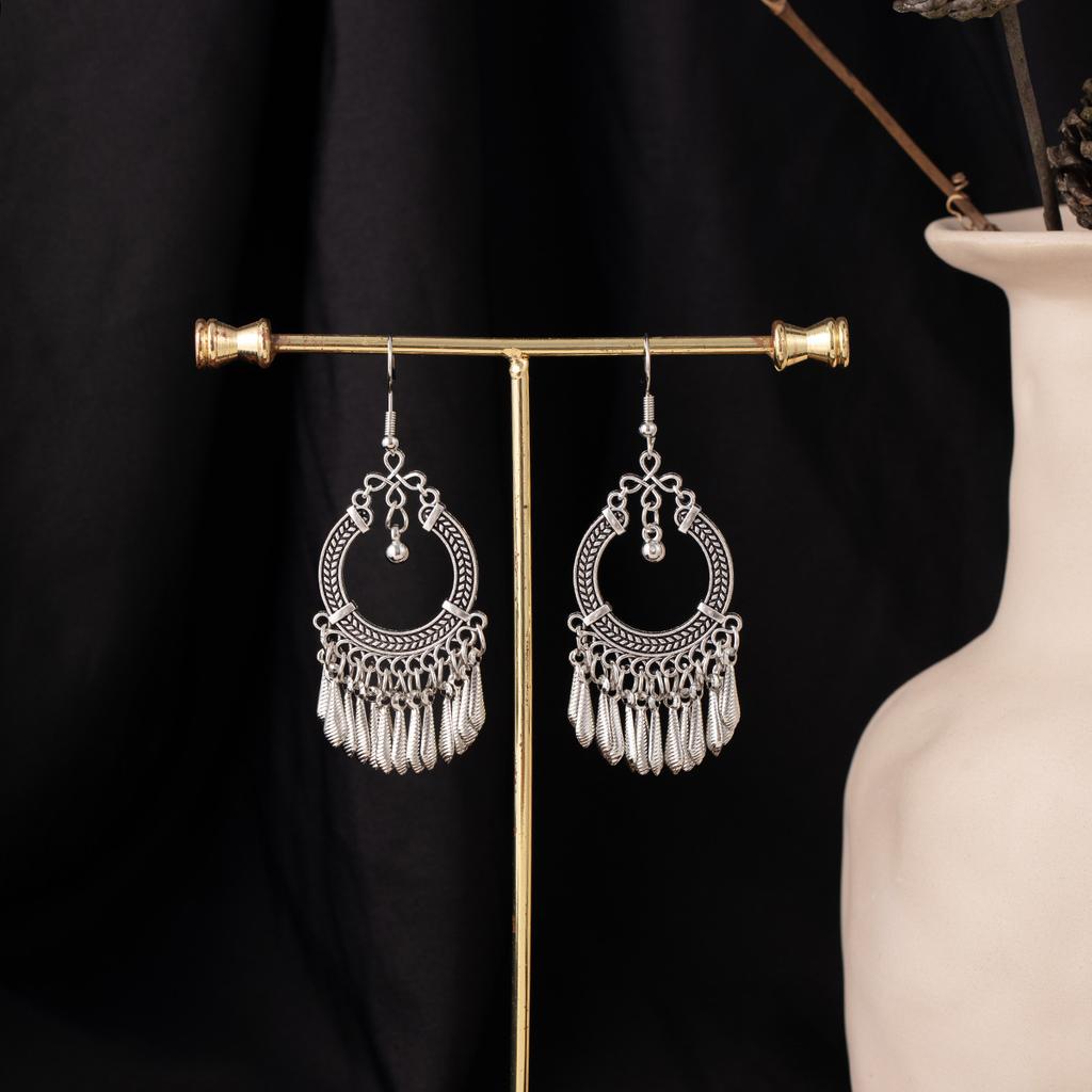 Geometric fringed ear clips, Miao Yin retro and elegant minority earrings without piercings for women
