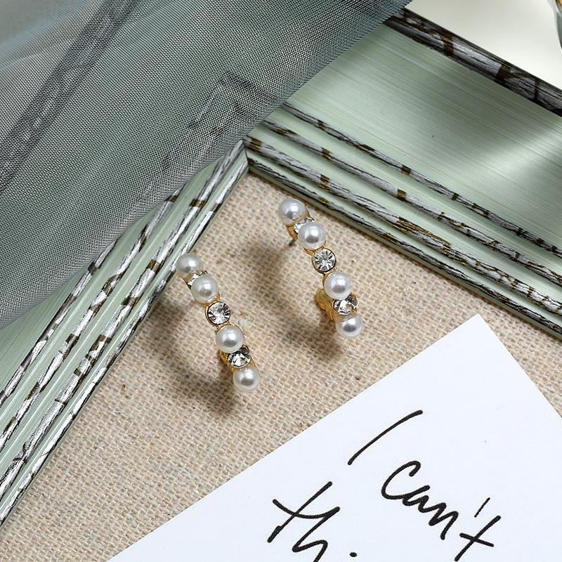 Retro Baroque Pearl Stud Earrings Women's Versatile High-end French Earrings, Simple Temperament, Personalized Trendy Ear Jewelry