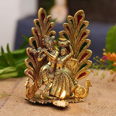 India Påfugldesign Radha Krishna Idol Utstillingsgjenstand med Diya for Puja og Hjemmedekor (8 x 6 tommer), Metall, gull (1 stk)