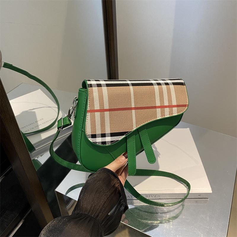 

Personalized and fashionable women s bags are novel and beautiful messenger special-shaped bags 2025 new online red envelopes trendy plaid contrasting зелёный