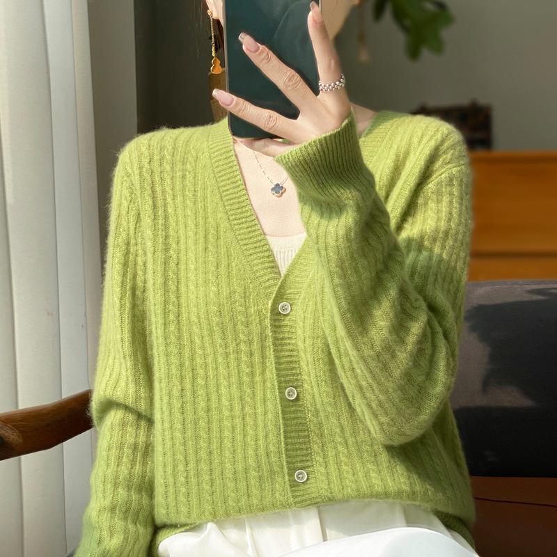 

Осень и Зима Новый Кардиган с V-образным вырезом Женская Мода Универсальный Дизайн с Ажурным Переплетением Женский Топ S bud зеленый