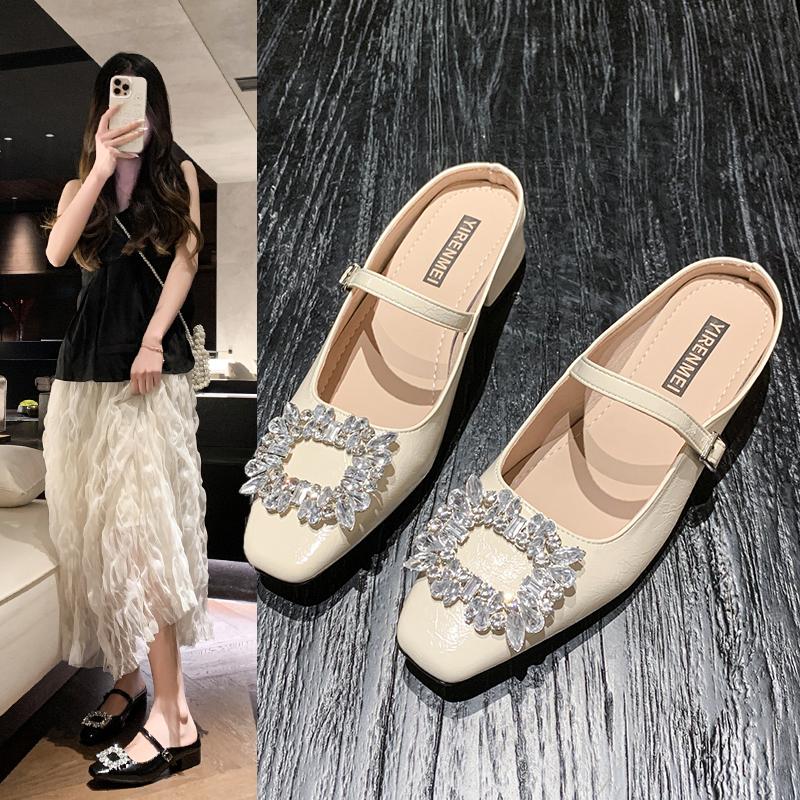 Mode Hot selling eleganta och bekväma Skor med platt klack Damskor Mellanhöjd klack Stil Vår Höst Nya Fyrkantig tå Strasshuvud