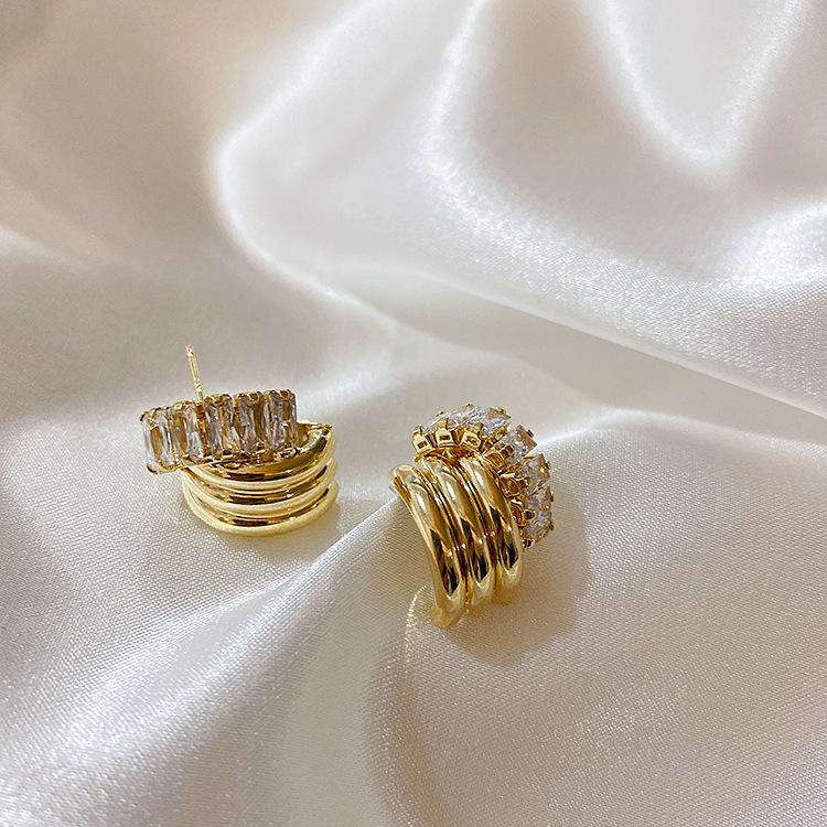 Exquisite Zircon Metal Intertwined Stud Earrings: Korean Minimalist Versatile Fashion for Women