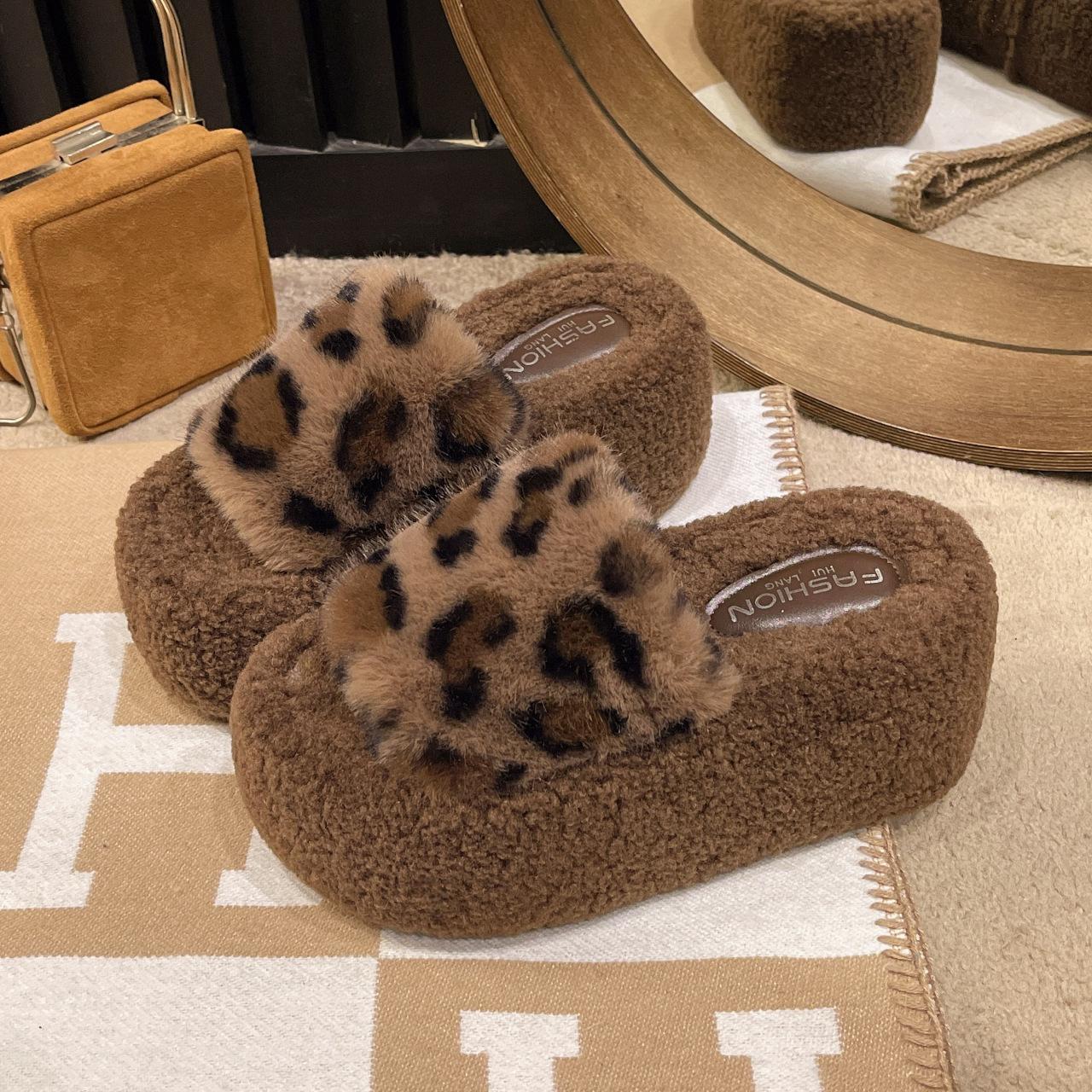 

Маленький мужчина в леопардовом принте, толстый низ, хлопок, женская одежда 2024 года, новый модный темперамент, интегрированная ниша, Mao Mao, прилив, драг 40