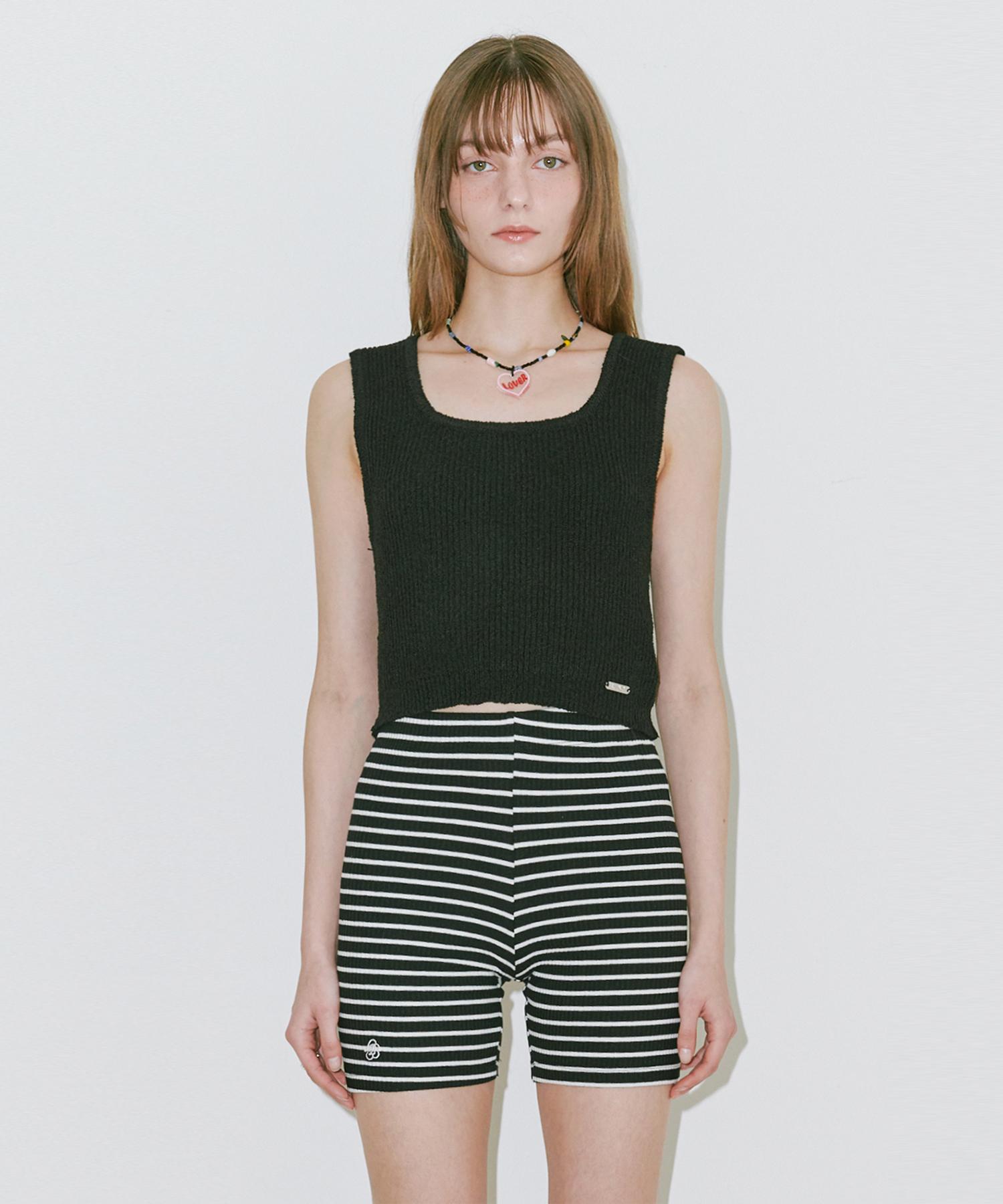 Belloel Medal Square Neck Sleeveless Black Free
