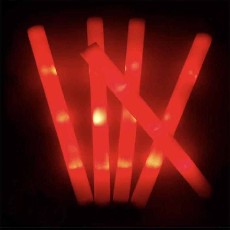 12/15/30/60 Stuks LED Glow Sticks Bulk Kleurrijke RGB Glow Schuimstick Cheer Tube Donker Licht voor Kerst Verjaardag Bruiloft Feestartikelen