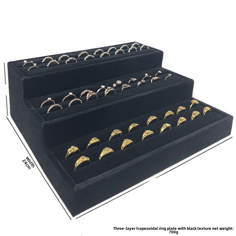 

Бархатная подставка для колец и браслетов - трапециевидной формы с золотыми и серебряными акцентами See picture for detailed dimensions