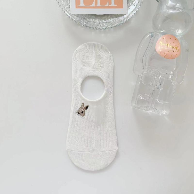 Summer Thin, White, Versatile and Cute Cartoon Shallow Boat Socks for Women, Breathable, Sweat-absorbing and Invisible Socks for Women