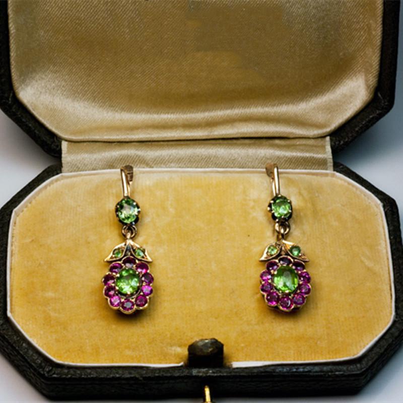 Pretty Gold Color Leaf Inlaid with Green Stone Hanging Flowers Drop Earrings New Women's Jewelry Accessories