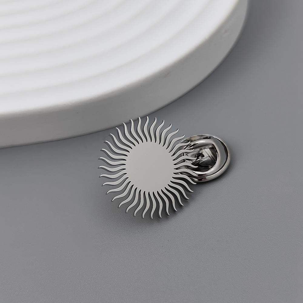 

316L stainless steel sunflower gold-plated badge, black suit lapel pin, anti-exposure button for women, brooch for men серебряный