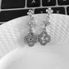 Boucles d'oreilles en forme de trèfle à quatre feuilles en zircone micro-set pour femmes, légères, luxueuses, polyvalentes, à la mode