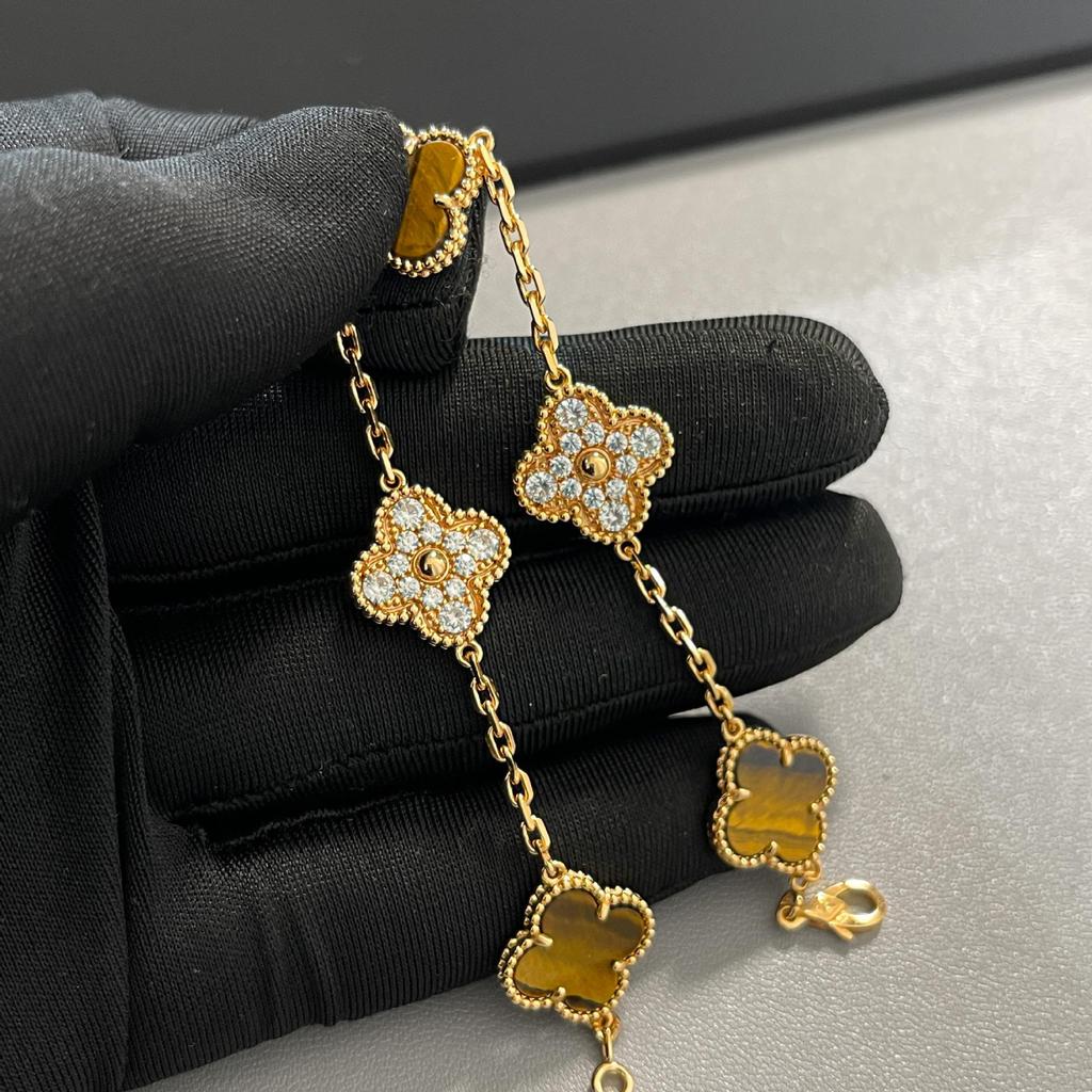 Gold Four-Leaf Clover & Five-Flower Pendant Necklace, 18K Plated, Elegant Gift for Her