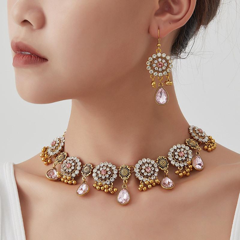Evropský etnický styl Kapka Květina Šperky Set pro Ženy - Plně Diamantové Náušnice & Náhrdelník