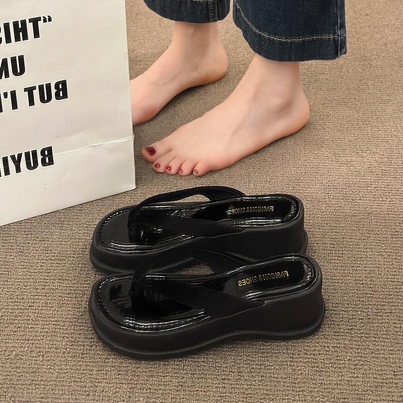 

Шлепанцы женские летние для улицы на толстой подошве, на платформе, повседневные, увеличивающие рост, новые, на высоком каблуке, нескользящие, пляжные, крутые тапочки 37 чёрный