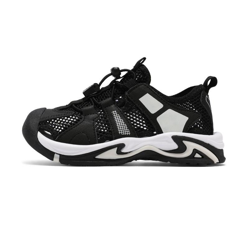 Letnie siatkowe sandały sportowe dla chłopców 2026: Miękka podeszwa, zamknięty czubek. Idealne dla średnich i dużych dzieci na plaży.