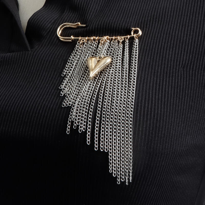 Exaggerated Multi Layer Chain Tassel Brooch for Women Men Punk Metal Heart Tassel Brooches Suit Jeans Jewelry Accessories