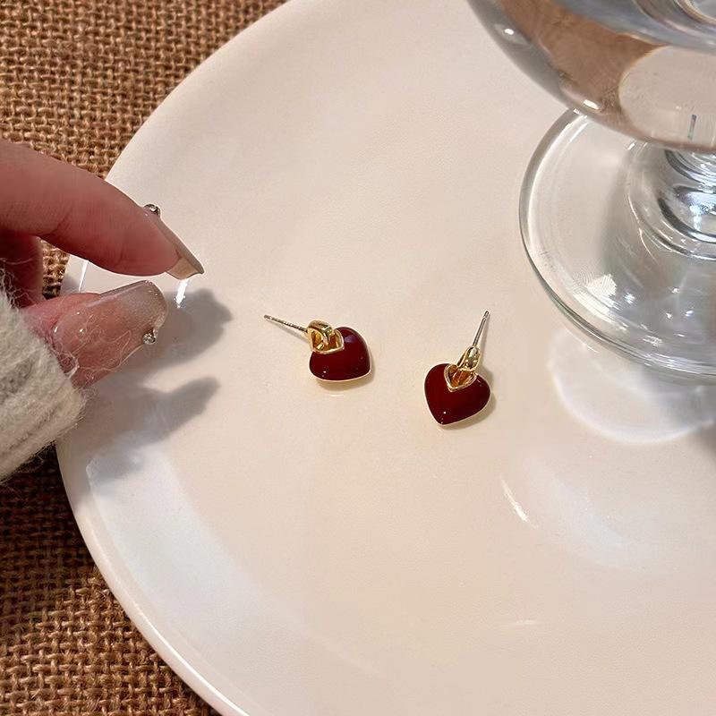 French Retro Enamel Love Drip Earrings Women'S Niche Design Sense Elegant Light Luxury High-End Versatile Earrings Earrings