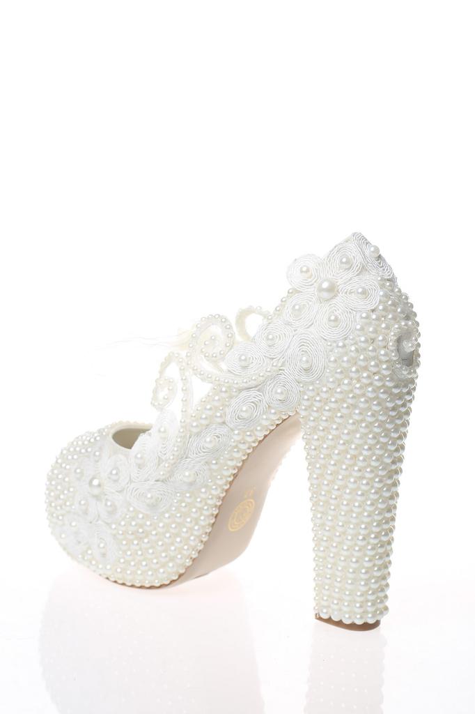 Scarpe da sposa ricamate con pietra perlata alla moda da donna per la festa