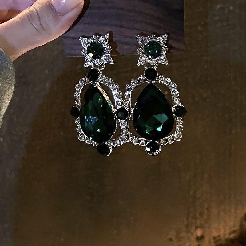

Days! Retro European and American Fashion Emerald Diamond-Encrusted Earrings, Light Luxury, Rich and Elegant, Complexion-Enhancing Earrings for Women B Earrings