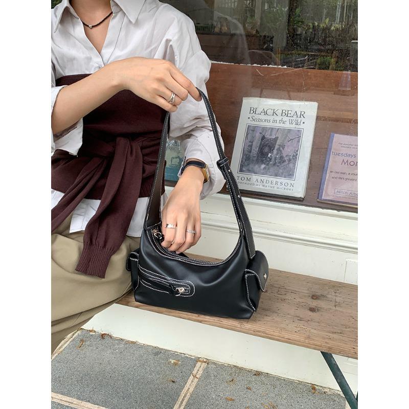 A Cool and Stylish Motorcycle Underarm Bag with A Single Shoulder and A Retro Hand-held Small Bag