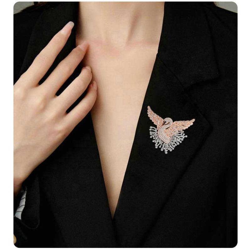 European and American fashion fireworks tail feather swan brooch, women's high-end diamond inlaid bird antique chest flower, dress party accessories