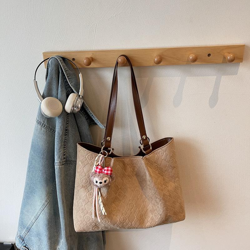 Commuter retro matte bag autumn and winter new large-capacity suede shoulder bag going out to work tote bag
