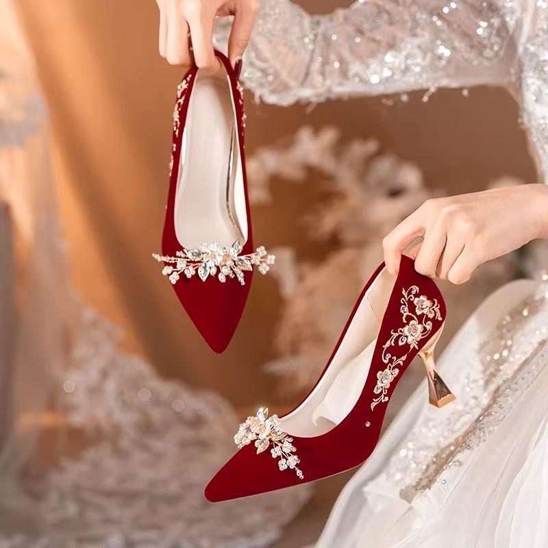 Scarpe da Sposa Donna Piedi Non Stanchi Abito da Sposa Cinese Xiuhe Pelle Scamosciata Ricamata Bellissimi Tacchi Alti