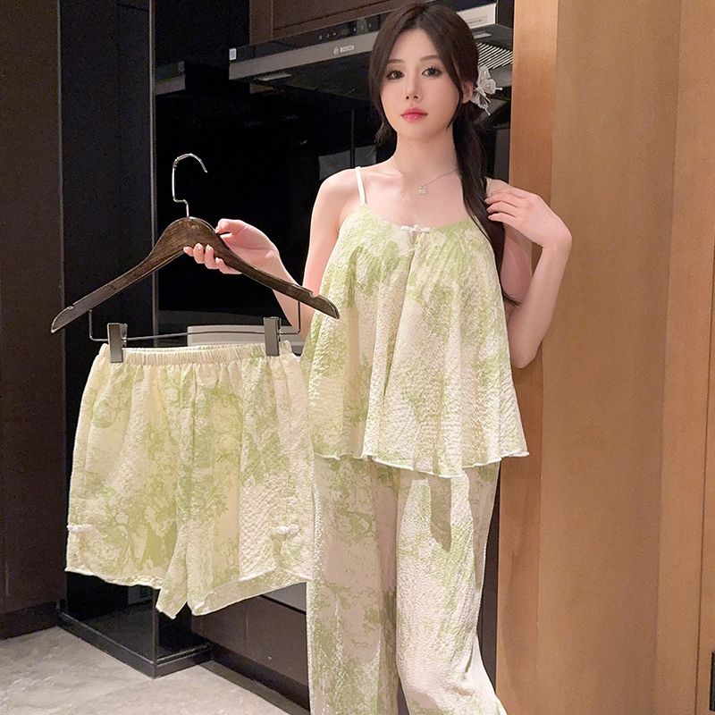 Dreiteiliges Set Sommer-Hauskleidung im chinesischen Batikstil im Pure Desire-Stil mit Brustpolstern und Hosenträger-Pyjama zum Drübertragen