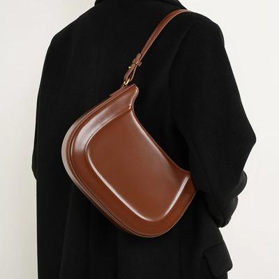 New Fashionable Shoulder Bag Made of Genuine Leather Luxury Designer Handbag with Shell Shaped Buckle and Armpit Crossbody Bag