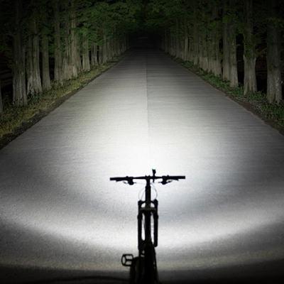 Phare de vélo avant rechargeable amélioré intelligent pour diverses conditions météorologiques en ville