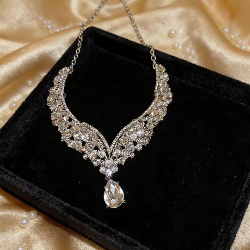 Exquisite Crystal Choker Necklace: Elegant Luxury Jewelry for Women