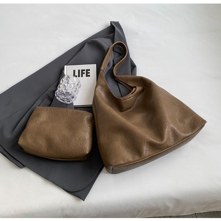 Korean large-capacity soft leather underarm bag commuter versatile handbag simple shoulder shopping bag tote bag