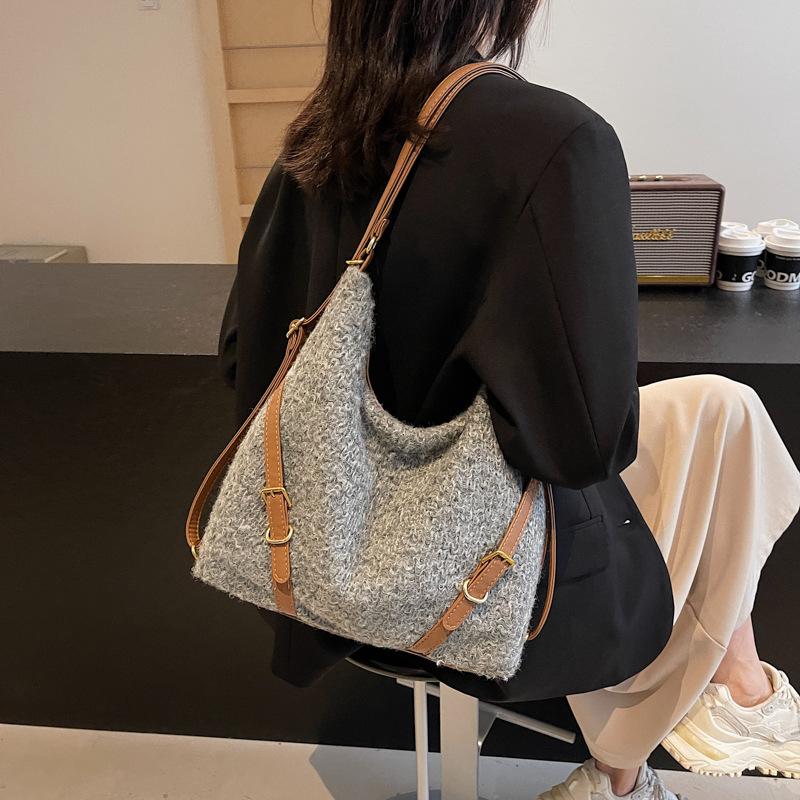 

Student class leather velvet bag women s 2025 autumn and winter new large-capacity tote bag shoulder bag backpack 32*11*30 коричневый