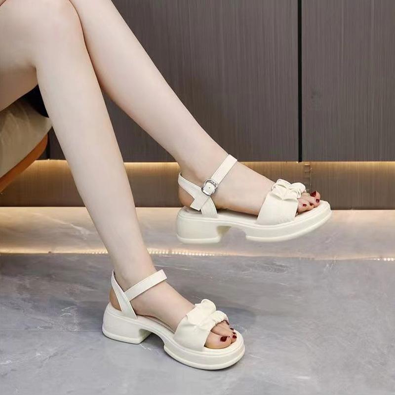 One-word sandals women's shoes are in stock, new summer models, simple style, medium heel, thick heel, one-word buckle shoes, fashionable and versatil