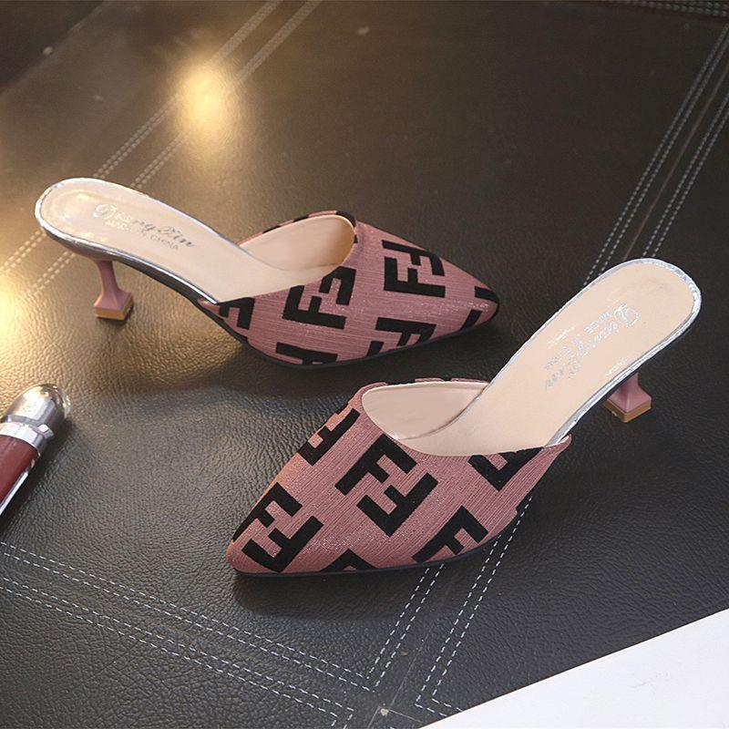 Internet-Berühmtheiten spitze Zehenpartie Taschenkopf Hausschuhe Damenmode vielseitig dünner Absatz coole Hausschuhe Damenbekleidung 2025 Frühling und Sommer neu