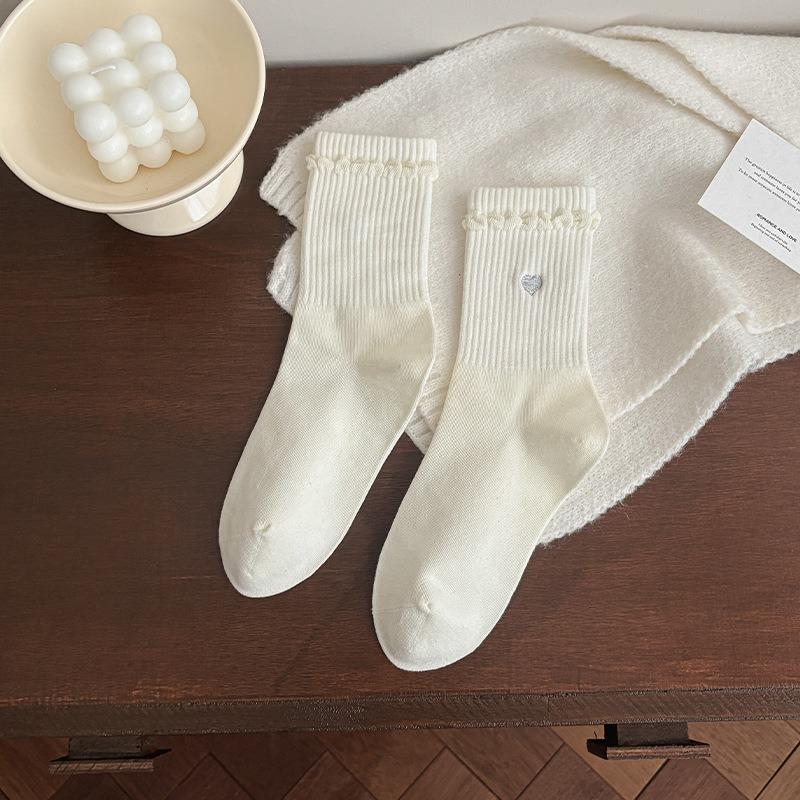 Female Spring and Autumn Love Embroidery Deodorizing Sweat Absorbing Boneless Tube Stack Socks