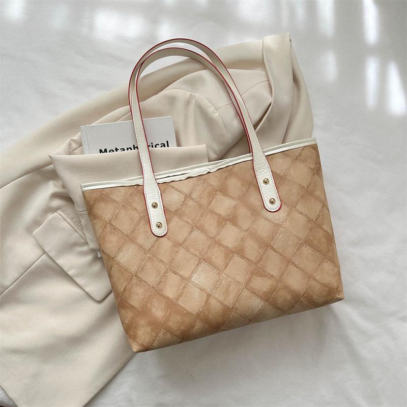 Trendy And Versatile Large Capacity Tote Bag For Women Perfect For College And Daily Use