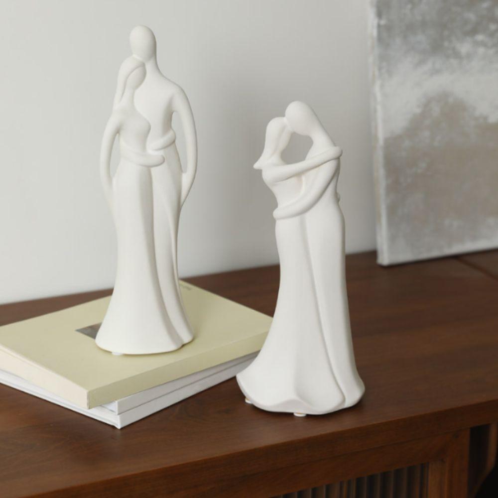 Artistic Design Ceramic Couple Ornaments Ceramic Material Valentine's Day Gifts TV Cabinet Display