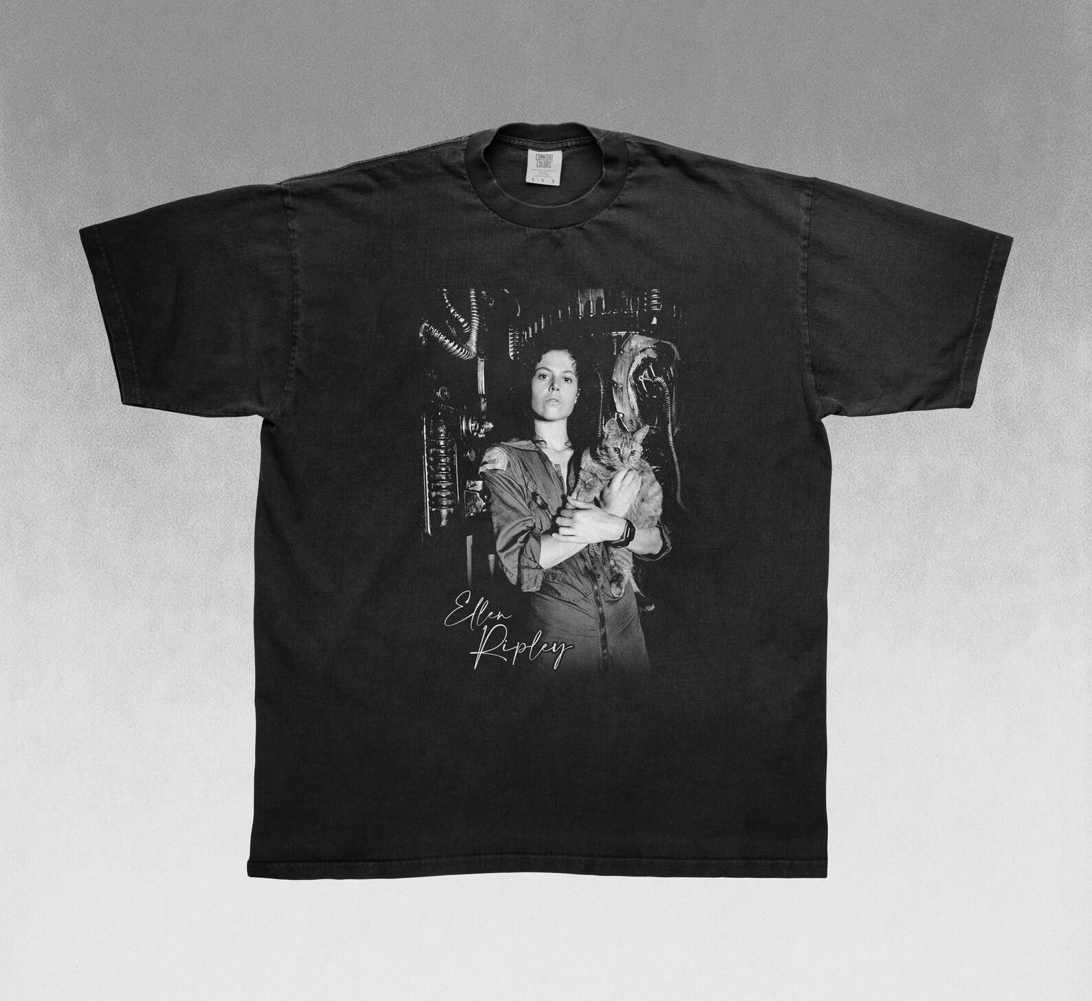 Vintage Ellen Ripley T-Shirt, Sci-Fi Graphic Shirt, Gift for Movie Fans S