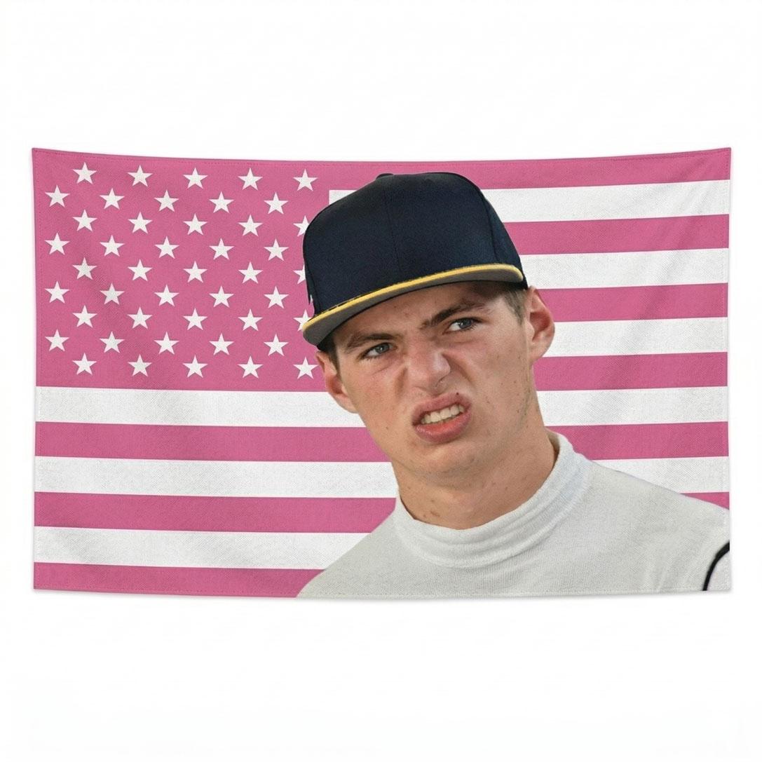 

Мировой Гонщик Чемпион Лицо Мем Гобелен Розовые Звезды и Полосы Настенное Украшение Плоская Печать Эстетичный Декор Комнаты для Подростка Фаната 74x94cm(29x37in)