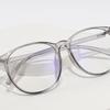 Leichter Rahmen Modische Brillen für Komfort Leichte Brillen Lichtblockierende Brillen