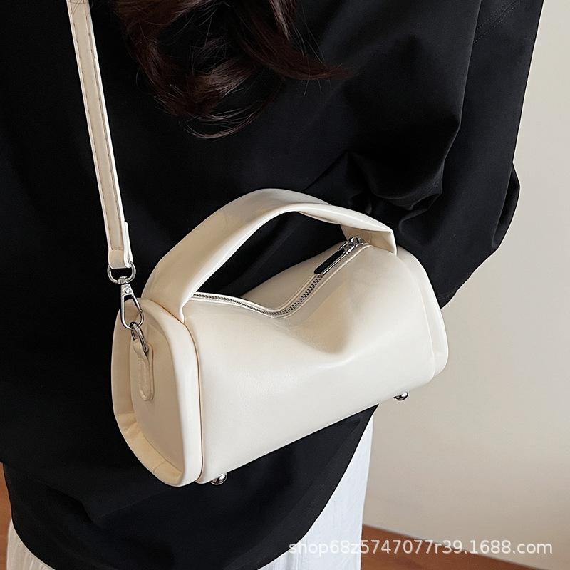 Simple Small Bag Women's New Niche High-end Sense Versatile Casual Work Commuter Bag Portable Messenger Pillow Bag
