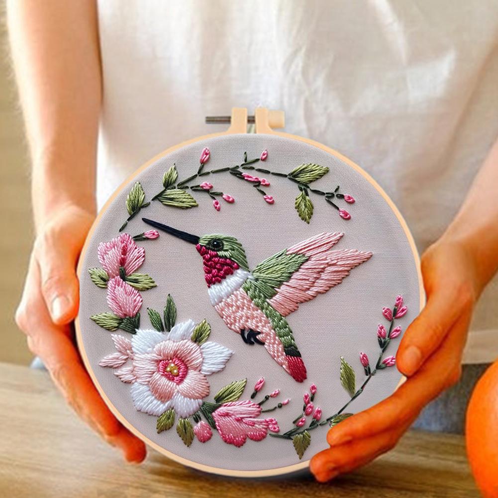 Cute Animal Handmade Embroidery Kit with Pattern Cotton Threads Needles Hoop Handmade Sewing Art Craft Kit for Mom Grandma