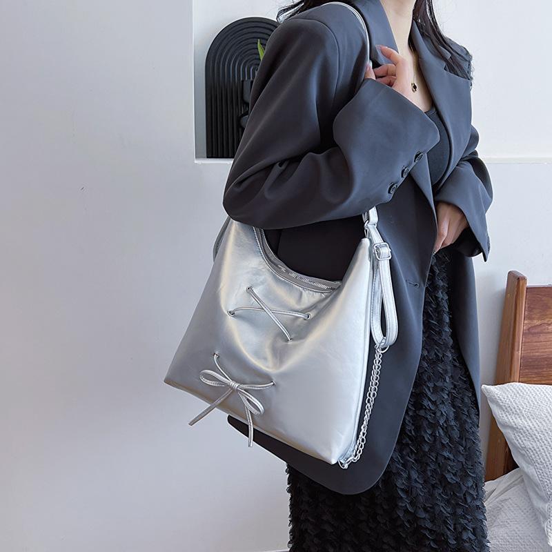 High-value Large Capacity Commuting Backpack Spring Tote Bag Women's New Personalized Shoulder Bag Beautiful Backpack, Outing