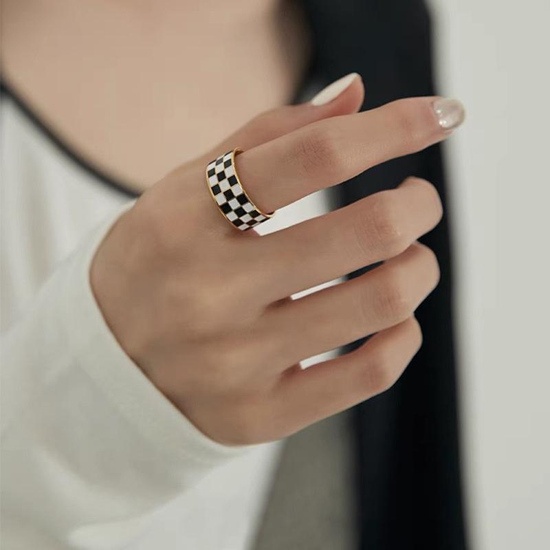 Women's High-End Design Black & White Checkerboard Ring, 14K Gold & Titanium Steel.