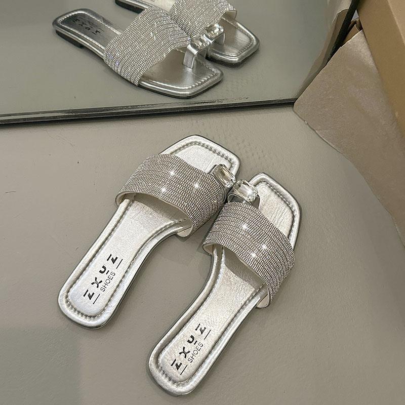 Fashion French Slippers Women Summer Wear 2025 New Style with Skirt Fashion Rhinestone Toe Flat Beach Sandals