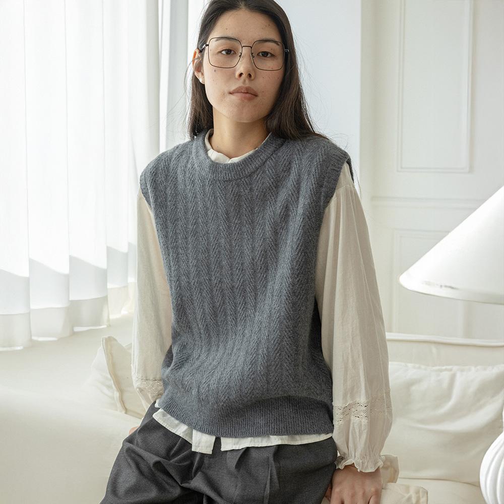 Laengsseon Ls_Classic Solid Color Knit Vest_2Color